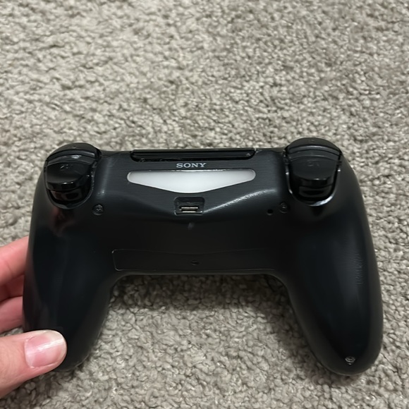 PS4 controller - Picture 2 of 2